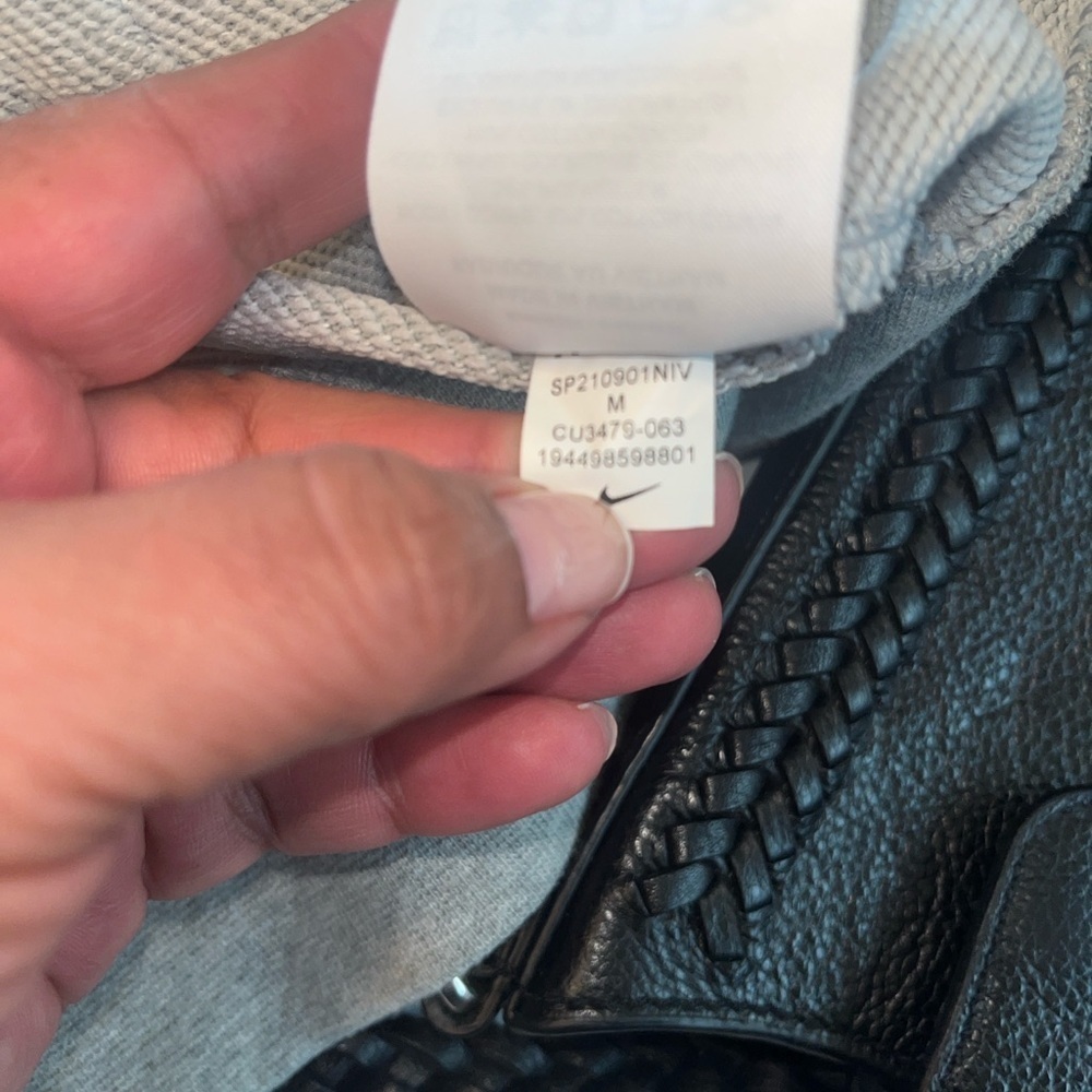Nike Fly Women's Dri-Fit Gray 3 Pocket Front Hoodie Size Medium - Picture 10 of 11